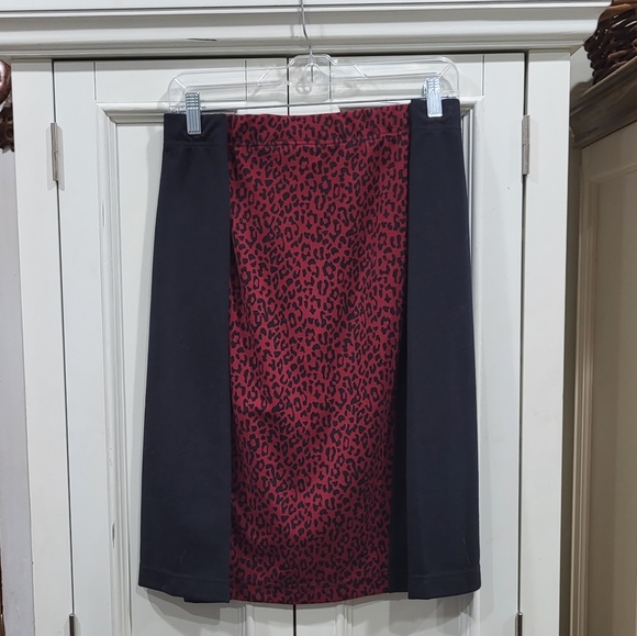 Denim 24/7 red/black leopard 🐆 print skirt - Picture 2 of 4